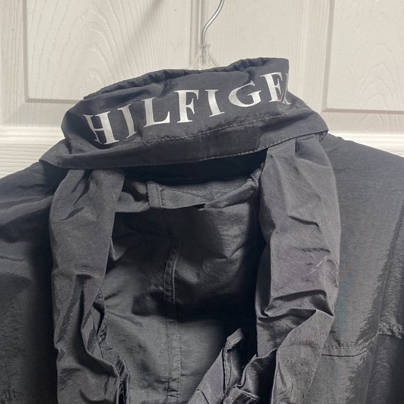 Tommy Hilfiger jacket rain jacket and hoodie pops out from collar - Picture 5 of 5